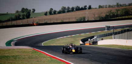 Lawson dans la Red Bull au Mugello, Tsolov dans la Racing Bulls à Imola