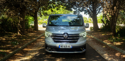 Le Renault Trafic Escapade est-il un van minimaliste ou un monospace à la défiscalisation maximaliste ?