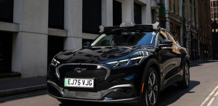 À Londres, Uber lance ses premiers robotaxis… sous surveillance