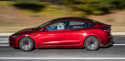 Tesla : Elon Musk persuade la France de reviser son jugement concernant le système de conduite autonome FSD 