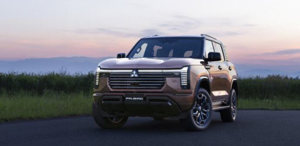 Le Mitsubishi Pajero est un beau 4x4 qui se ferait démolir par l’Europe