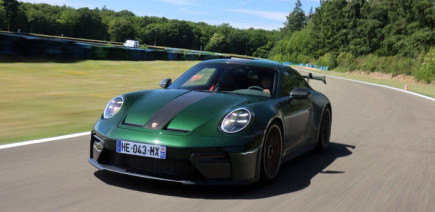 Découvrez Nina, notre nouvelle pilote, au volant de l'extraordinaire Porsche 911 GT3