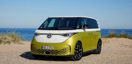 Le Volkswagen ID.Buzz devient beaucoup plus intelligent : il peut désormais changer de voie et réagir si son conducteur fait un malaise