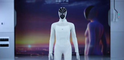 Xpeng au Mondial de l'Auto 2026 : une voiture volante et un robot humanoïde sur le stand du constructeur chinois