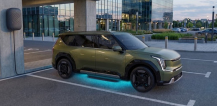 Plus besoin de brancher sa voiture électrique : la recharge sans fil arrive sur les places de parking