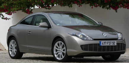 Ce coupé français, luxueux, puissant et économique, est une super affaire