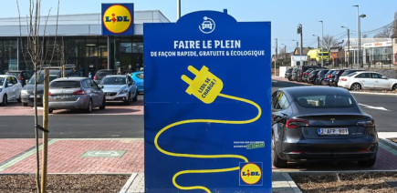Plus le carburant devient cher, plus Lidl casse les prix de la recharge électrique