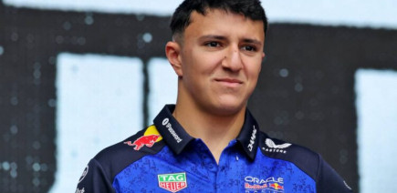 Isack Hadjar prêt à faire son retour chez Red Bull dès le Grand Prix d'Azerbaïdjan