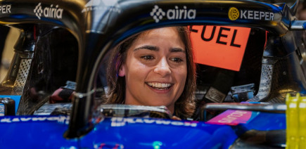 Jamie Chadwick rejoint Doriane Pin parmi les femmes ayant testé une F1 en 2026