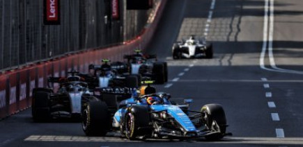 Williams F1 retrouve les points à Bakou mais Sainz est sous enquête