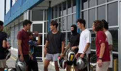 Image - Petite course de karting entre pilotes de F1 avant le GP de Bahrain