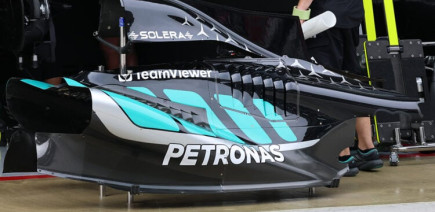 EN IMAGES – Mercedes dévoile enfin son gros package : des pontons profondément revus à Sepang