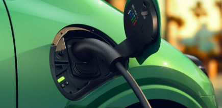 Voiture électrique : Renault veut produire davantage en France et baisser les prix, mais à quelques conditions