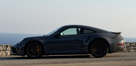 La solution de Porsche pour sortir de la crise ? Vendre des voitures encore plus chères et en vendre moins