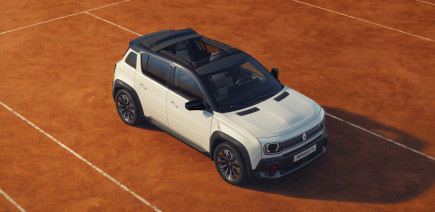 La Renault 4 électrique évolue : un peu plus d’autonomie et une nouvelle version moins chère avec batterie LFP