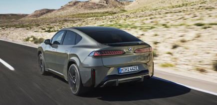 BMW iX4 : le SUV coupé passe à l’électrique avec plus de 800 km d’autonomie