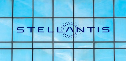Seulement 7 % de voitures électriques vendues aux États-Unis : Antonio Filosa, PDG de Stellantis, évoque « une bulle alimentée par la réglementation »