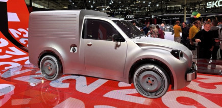 "Je la préfère à la berline...":  la 2CV Fourgonnette cartonne au mondial