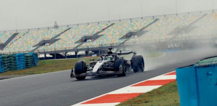Pirelli en piste à Magny-Cours : Mercedes teste les pneus intermédiaires et les slicks pour 2027