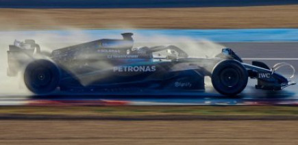 Pirelli F1 boucle deux jours d'essais à Magny-Cours avec Mercedes... et la pluie
