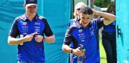 Hadjar s'estime 'très chanceux' d'apprendre aux côtés de Verstappen