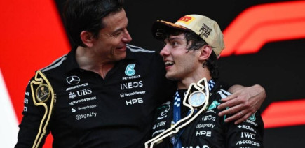 Toto Wolff se moque gentiment d'Antonelli après son podium à Singapour