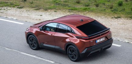 Toyota aimerait que ses voitures thermiques soient considérées comme… des véhicules zéro émission