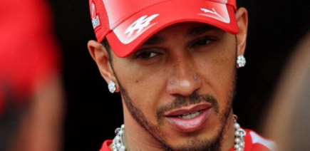 Lewis Hamilton ne ferait plus confiance à Ferrari : une discussion difficile s'impose