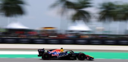 Verstappen apprécie la RB22 évoluée, Red Bull voit encore des faiblesses à corriger