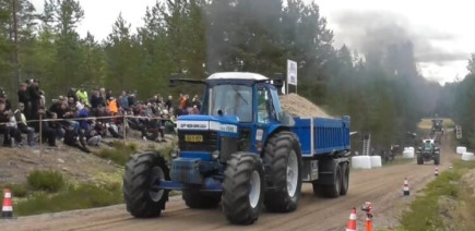 Dans ce village finlandais, les tracteurs ne font pas la course à vide