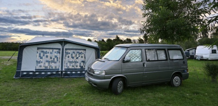 Stationnement de vans et camping-cars : la France championne d’Europe des prix bas, mais en basse saison seulement