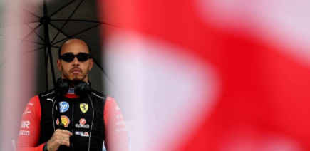 Lewis Hamilton pointe un problème chez Ferrari qui lui coûte cher