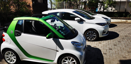 Témoignage – Voilà pourquoi Frédéric préfère sa vieille Smart électrique à son Tesla Model Y