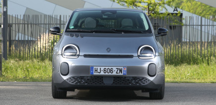 Ventes de voitures : Renault résiste grâce à l’électrique, Dacia en difficulté… à cause de l’électrique