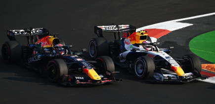 [VIDEO] Verstappen s’accroche avec Lawson après une manœuvre musclée